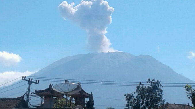 gunung-agung-erupsi-