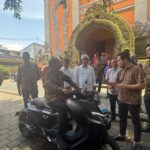 Gubernur Koster: Ekonomi Masyarakat Sudah Membaik Program Kendaraan Listrik Bisa Dilaksanakan