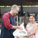 Artha Graha Peduli Gelar Bakti Sosial Bersama Discovery Kartika Plaza Hotel di Vihara dan Lembaga Sosial di Bali